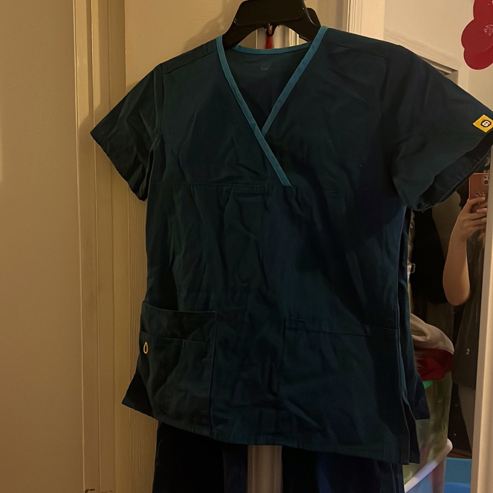 Woman scrub - Picture 2 of 2